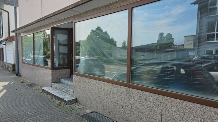 Sanierer aufgepasst !! 2 1/2 Mehrfamilienhäuser mit Nebengebäude zum Schnäppchenpreis !