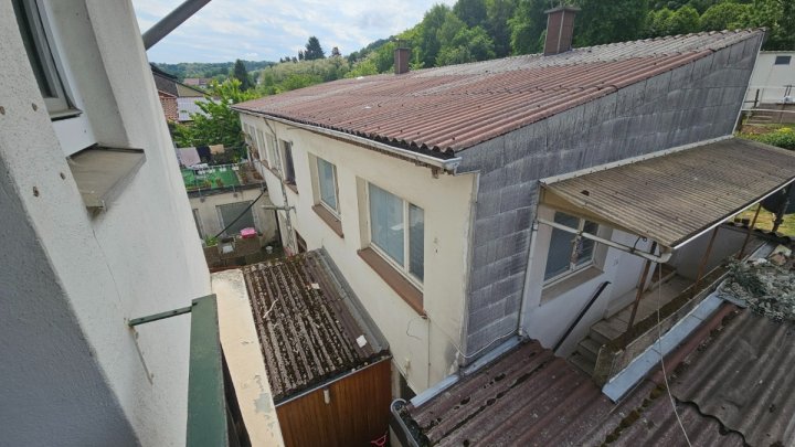 Sanierer aufgepasst !! 2 1/2 Mehrfamilienhäuser mit Nebengebäude zum Schnäppchenpreis !