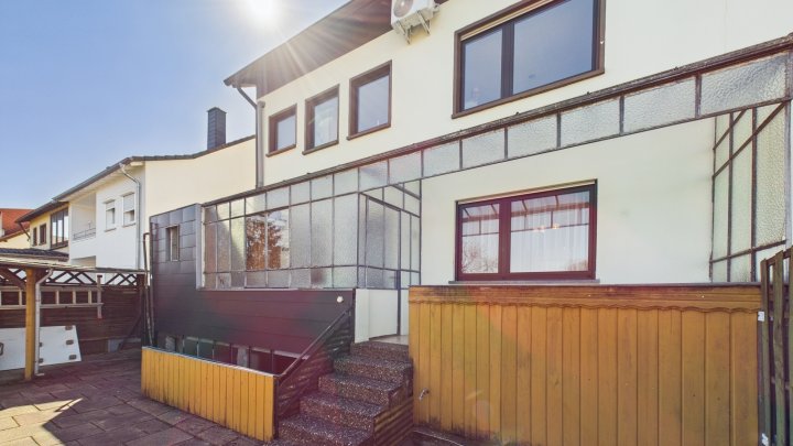 Reserviert! Familientraum in Saarlouis: Großzügiges Einfamilienhaus mit weitläufigem Garten in ruhiger Lage