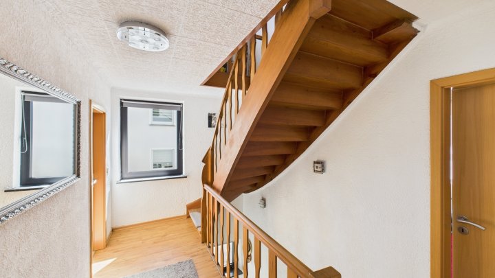 Reserviert! Familientraum in Saarlouis: Großzügiges Einfamilienhaus mit weitläufigem Garten in ruhiger Lage