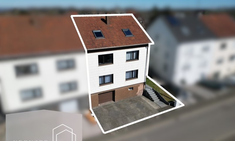 Familientraum in Saarlouis: Großzügiges Einfamilienhaus mit weitläufigem Garten in ruhiger Lage