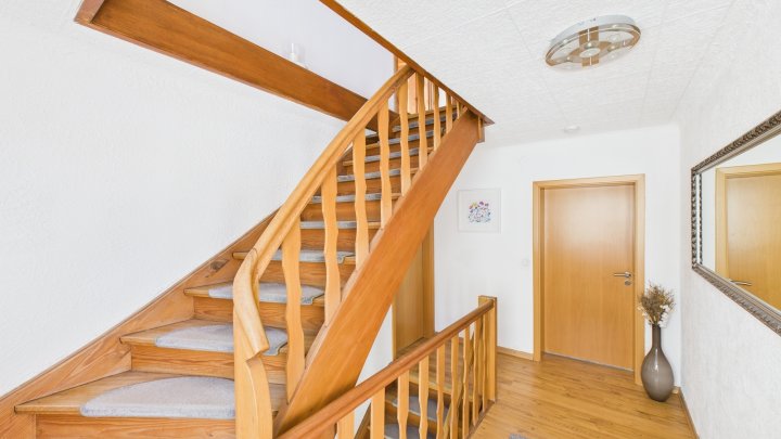Reserviert! Familientraum in Saarlouis: Großzügiges Einfamilienhaus mit weitläufigem Garten in ruhiger Lage