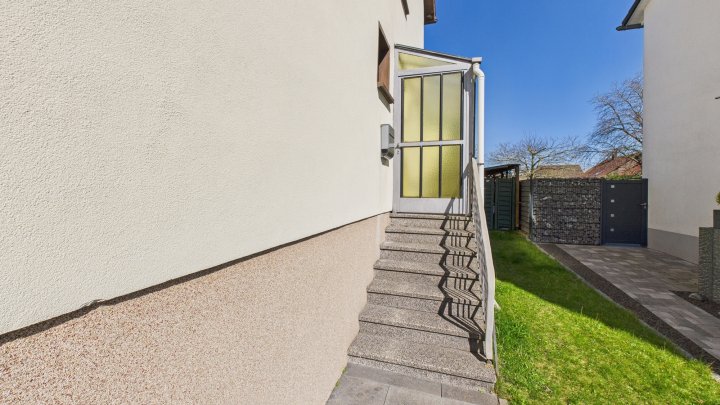 Reserviert! Familientraum in Saarlouis: Großzügiges Einfamilienhaus mit weitläufigem Garten in ruhiger Lage