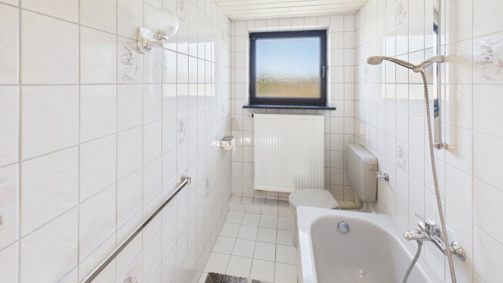 Reserviert! Familientraum in Saarlouis: Großzügiges Einfamilienhaus mit weitläufigem Garten in ruhiger Lage