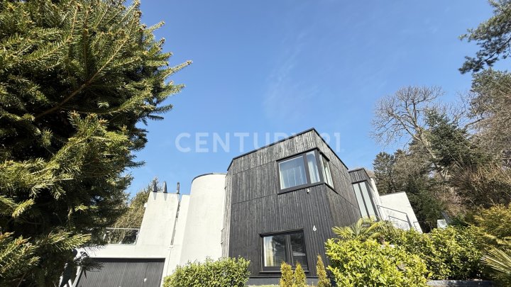 Prestige und Exklusivität vereint - Luxuriöse Villa in Bestlage