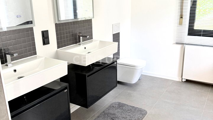 Prestige und Exklusivität vereint - Luxuriöse Villa in Bestlage
