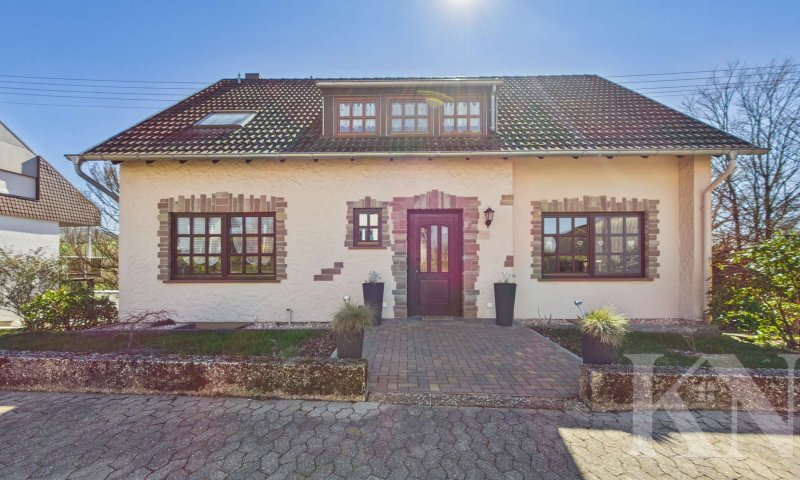 Sofort beziehbares Einfamilienhaus mit Garten und traumhaften Fernblick!