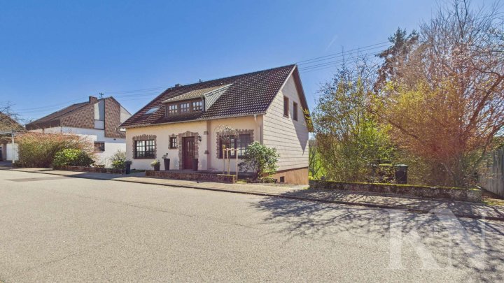 Sofort beziehbares Einfamilienhaus mit Garten und traumhaften Fernblick!