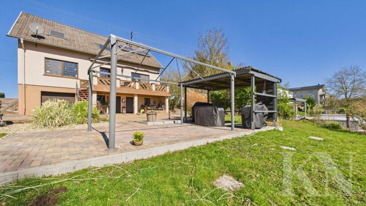 Sofort beziehbares Einfamilienhaus mit Garten und traumhaften Fernblick!