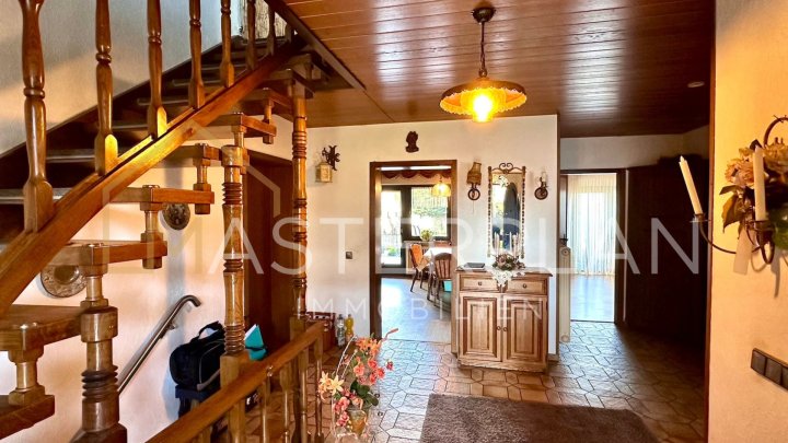 Freistehendes Einfamilienhaus mit großem Garten & PV-Anlage