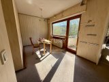 mit Ausgang zum Balkon