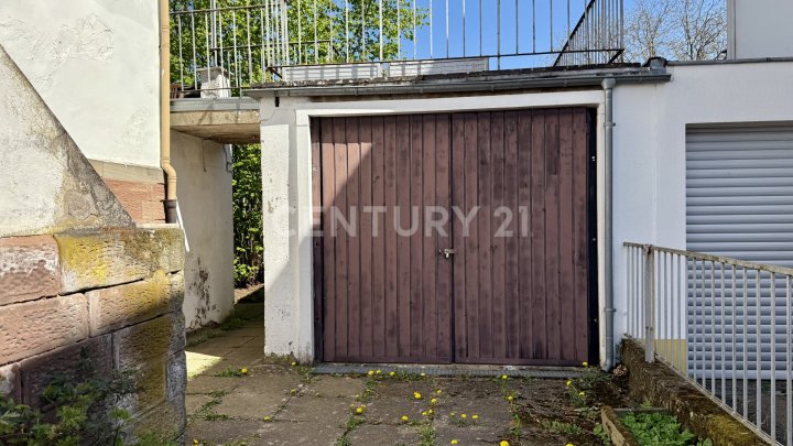 Ca. 260 m² große Stadtvilla in Saarbrücken Güdingen verteilt auf 3 Etagen