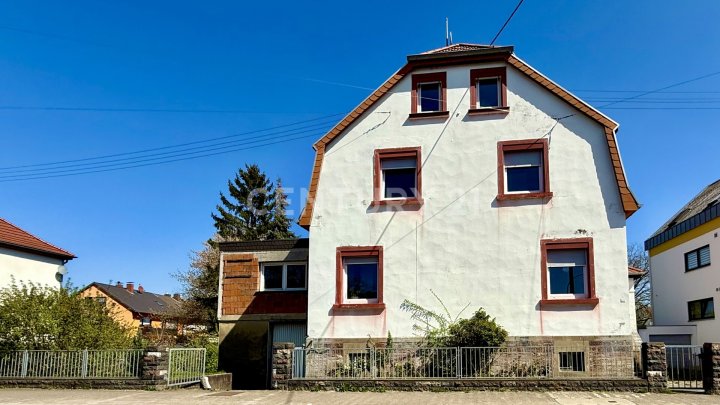 Ca. 260 m² große Stadtvilla in Saarbrücken Güdingen verteilt auf 3 Etagen