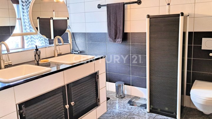 Zeitloses Erbe aus 1625 – Charmantes Bauernhaus mit vielseitiger Gewerbeeinheit