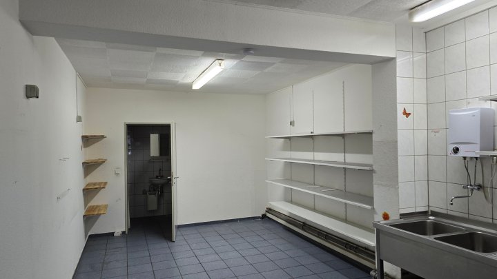 Toller kleiner Laden im Herzen von Schmelz zur Miete