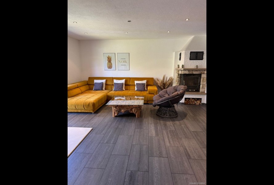 Wohnzimmer (b)