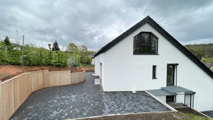 Erstbezug:Maisonette-Wohnung mit Garten, Terrasse & eigener PV-Anlage – 107 m² Wohlfühlfläche in Beckingen-Reimsbach
