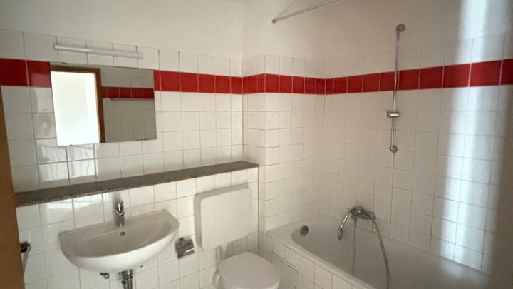 Moderne 3-ZKB Maisonette-Wohnung mit Terrasse + Stellplatz