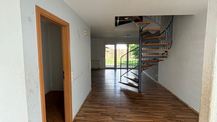 Moderne 3-ZKB Maisonette-Wohnung mit Terrasse + Stellplatz