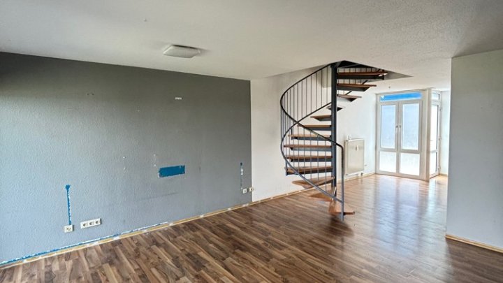 Moderne 3-ZKB Maisonette-Wohnung mit Terrasse + Stellplatz