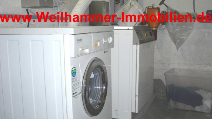 Renoviert, mit Sonnenterrasse und Einbauküche --neues BAD mit Fenster--