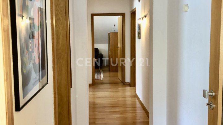 1-2 Familienhaus mit viel Potenzial-perfekt für Familien, Mehrgenerationen & Investoren