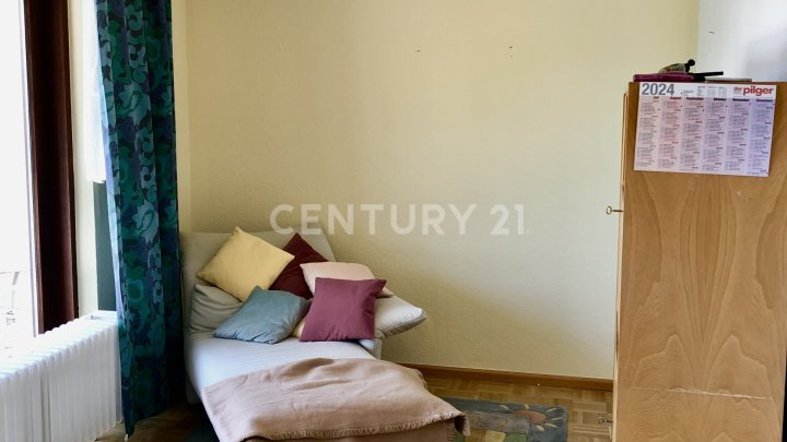 1-2 Familienhaus mit viel Potenzial-perfekt für Familien, Mehrgenerationen & Investoren