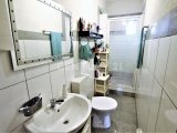 Badezimmer Erdgeschoss Wohnung links
