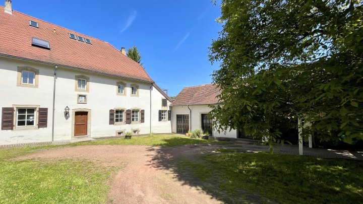 Historische Immobilie mit vielen Nutzungsmöglichkeiten und großem Grundstück in Wadgassen OT