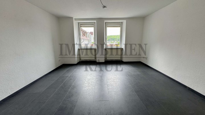 FREISTEHENDES, RENOVIERTES 1 FAMILIENHAUS MIT EINLIEGERWOHNUNG IN SACKGASSE VON SULZBACH