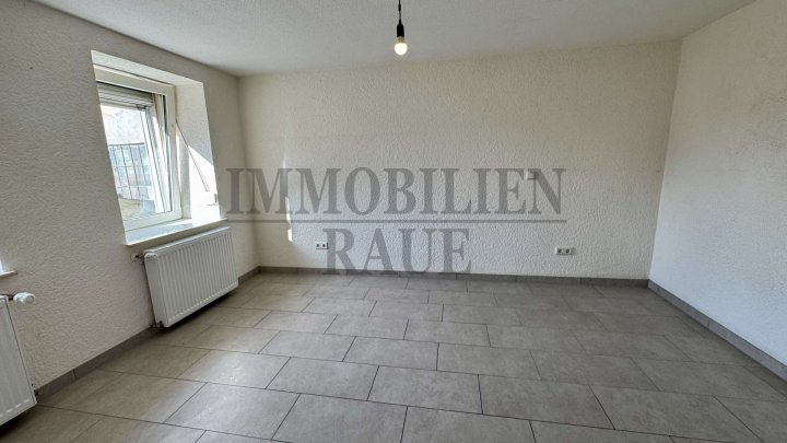FREISTEHENDES, RENOVIERTES 1 FAMILIENHAUS MIT EINLIEGERWOHNUNG IN SACKGASSE VON SULZBACH