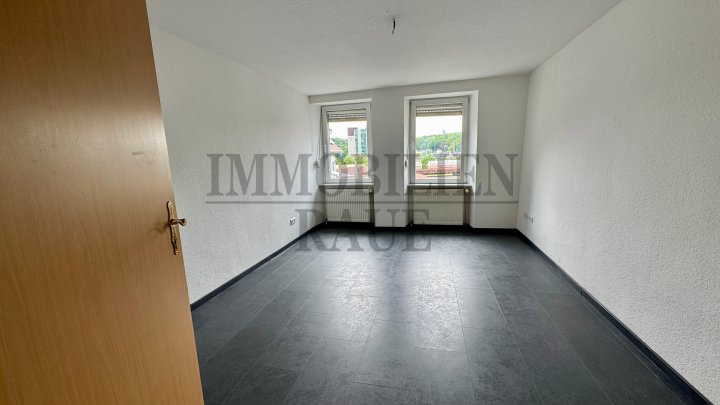FREISTEHENDES, RENOVIERTES 1 FAMILIENHAUS MIT EINLIEGERWOHNUNG IN SACKGASSE VON SULZBACH