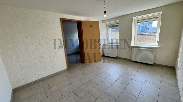 FREISTEHENDES, RENOVIERTES 1 FAMILIENHAUS MIT EINLIEGERWOHNUNG IN SACKGASSE VON SULZBACH
