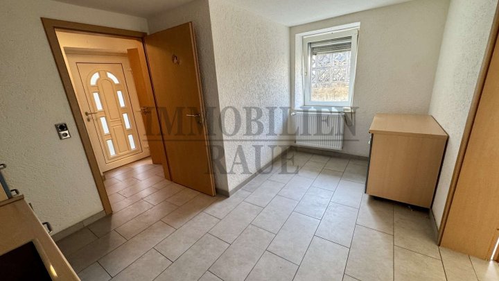 FREISTEHENDES, RENOVIERTES 1 FAMILIENHAUS MIT EINLIEGERWOHNUNG IN SACKGASSE VON SULZBACH