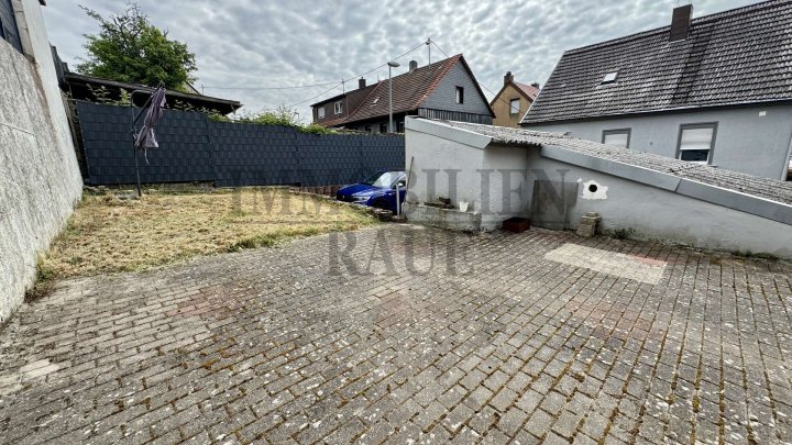 FREISTEHENDES, RENOVIERTES 1 FAMILIENHAUS MIT EINLIEGERWOHNUNG IN SACKGASSE VON SULZBACH