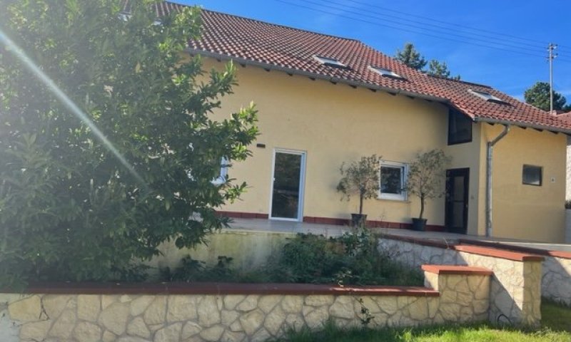 Freistehendes 1-2 Familienhaus in ländlicher Gegend von Rehlingen-Siersburg zu verkaufen