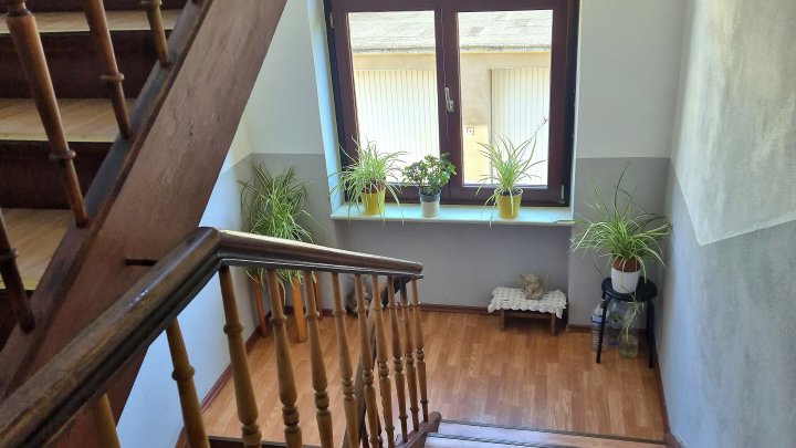 4-Familienhaus mit 3 Garagen und Garten als Rendite oder Eigennutzung