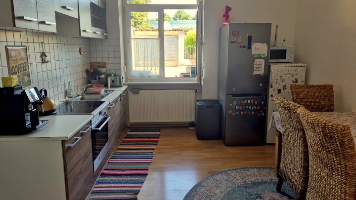 4-Familienhaus mit 3 Garagen und Garten als Rendite oder Eigennutzung