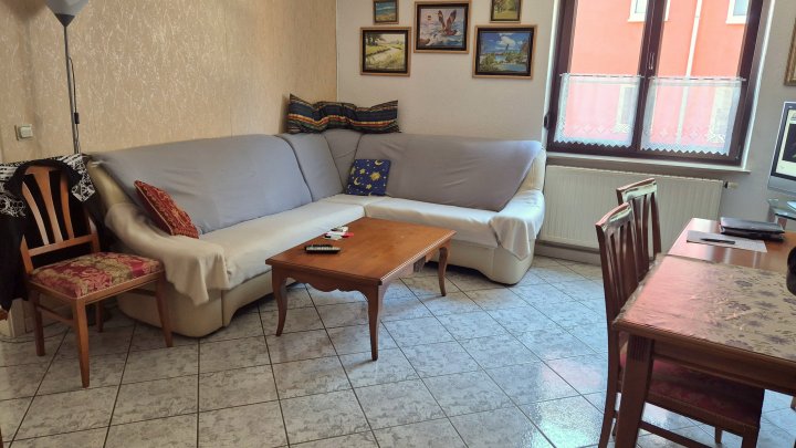 4-Familienhaus mit 3 Garagen und Garten als Rendite oder Eigennutzung