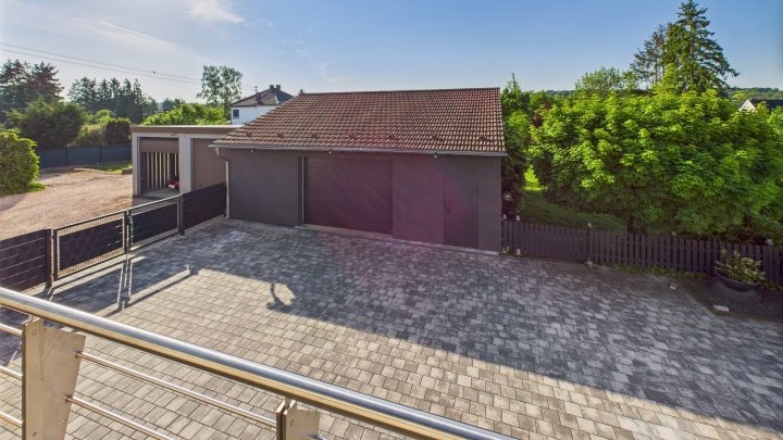Hochwertiges Einfamilienhaus auf großem Grundstück – Wohnen mit Stil und Komfort