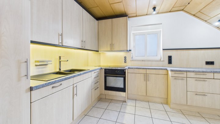 Hochwertiges Einfamilienhaus auf großem Grundstück – Wohnen mit Stil und Komfort