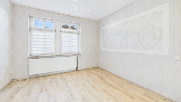 Hochwertiges Einfamilienhaus auf großem Grundstück – Wohnen mit Stil und Komfort