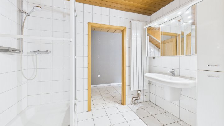 Hochwertiges Einfamilienhaus auf großem Grundstück – Wohnen mit Stil und Komfort