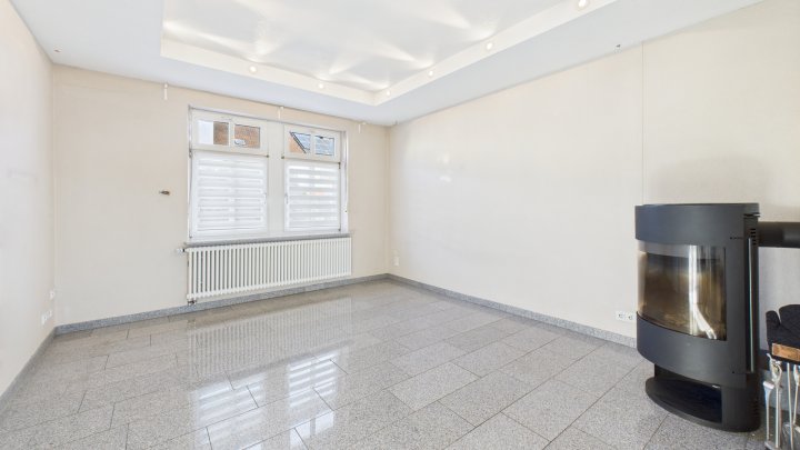 Hochwertiges Einfamilienhaus auf großem Grundstück – Wohnen mit Stil und Komfort