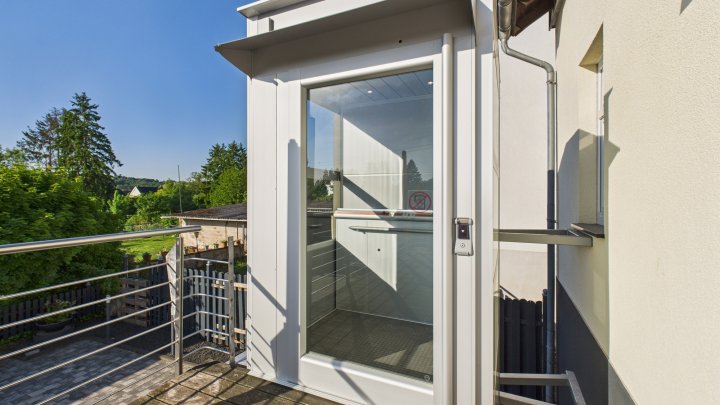 Hochwertiges Einfamilienhaus auf großem Grundstück – Wohnen mit Stil und Komfort
