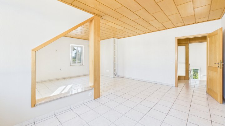 Hochwertiges Einfamilienhaus auf großem Grundstück – Wohnen mit Stil und Komfort
