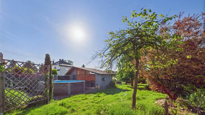 Hochwertiges Einfamilienhaus auf großem Grundstück – Wohnen mit Stil und Komfort