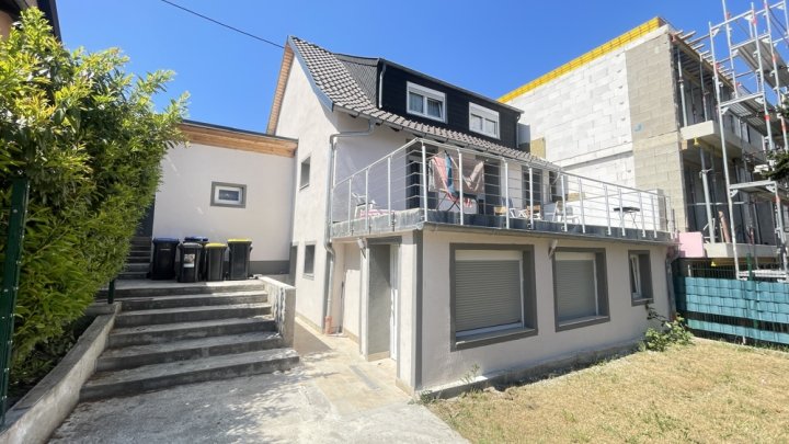 Saniertes Einfamilienhaus mit Einliegerwohnung und zusätzlichem Grundstück in ruhiger Lage von Quierschied