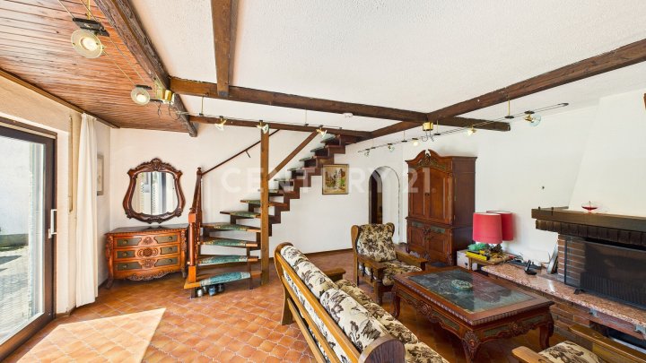 Attraktiver großer Bungalow mit ELW, Garten, 2 Garagen und Weiher in privilegierter Wohnlage