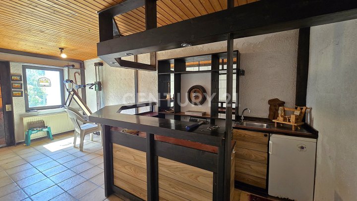 Attraktiver großer Bungalow mit ELW, Garten, 2 Garagen und Weiher in privilegierter Wohnlage